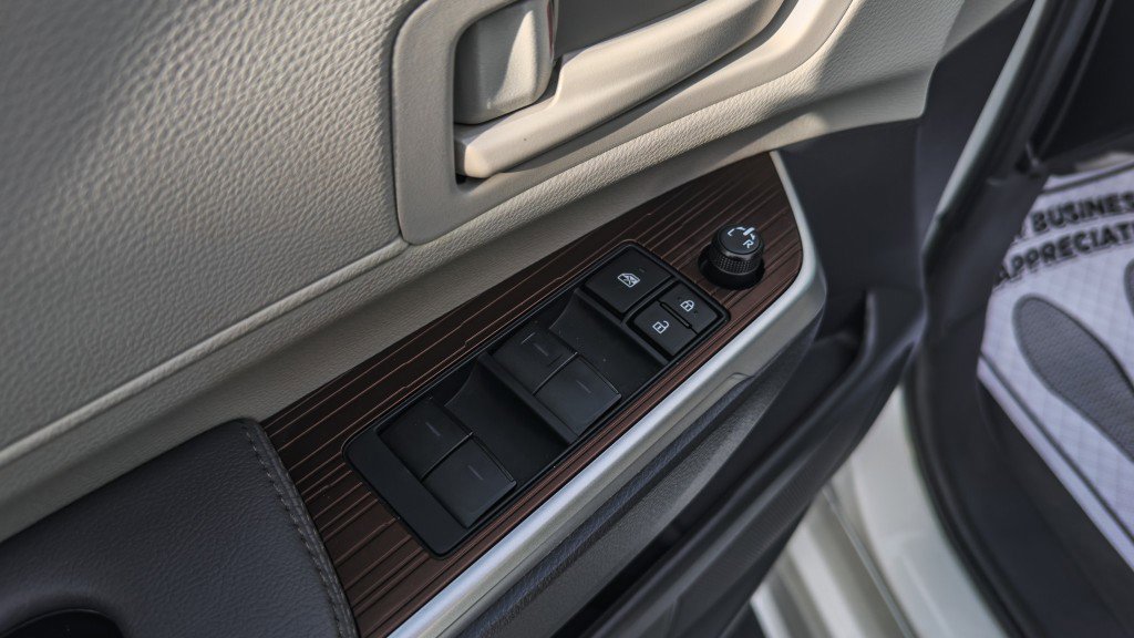 Used 2024 Toyota Sienna LE image 29