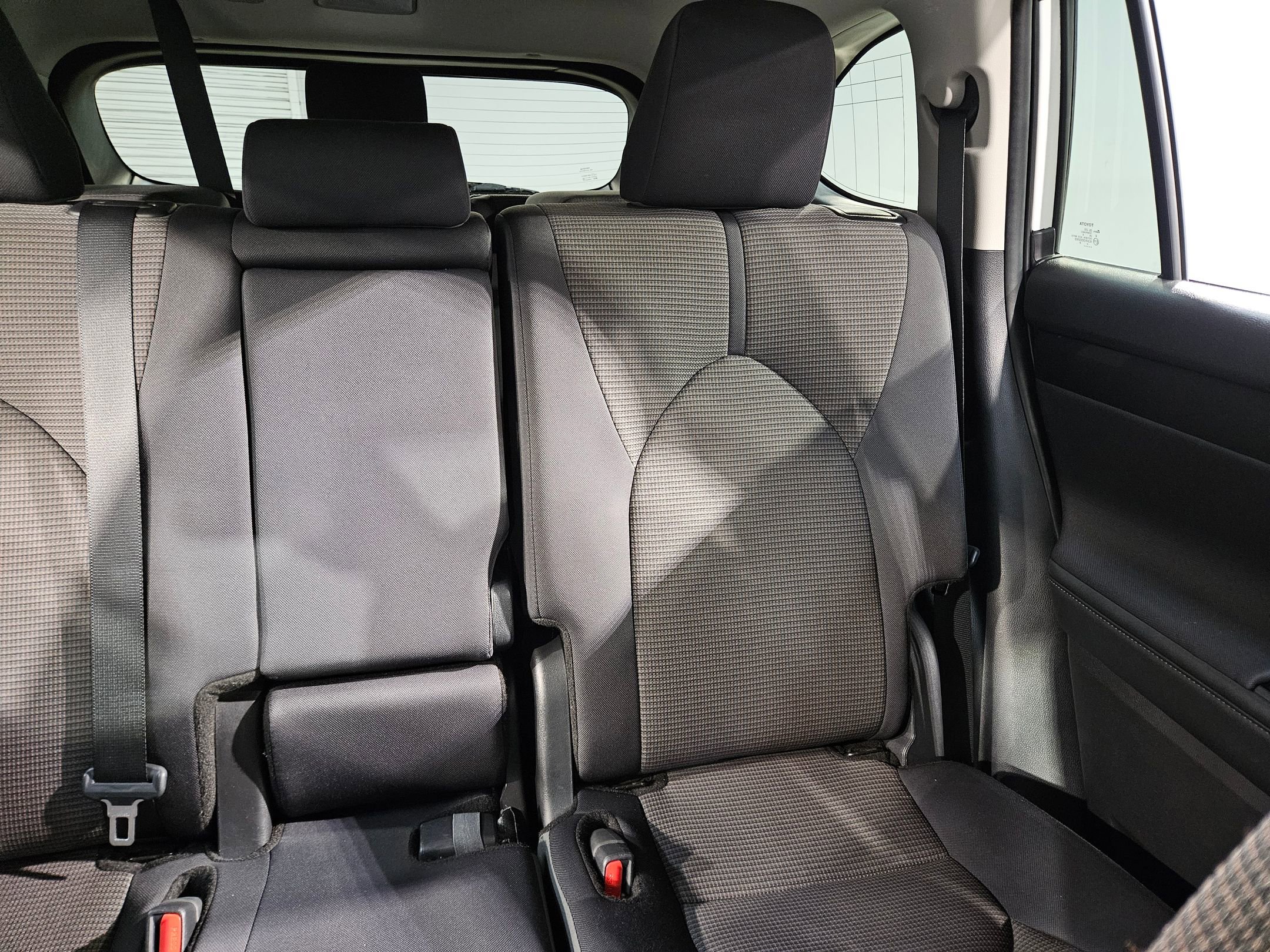 Certified 2025 Toyota Highlander LE FWD image 14