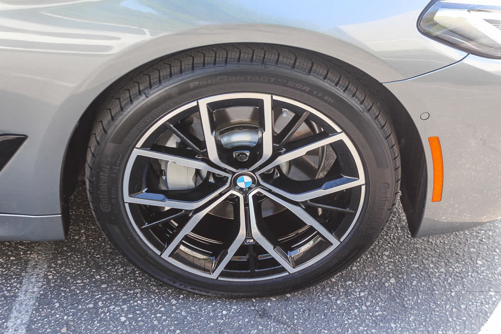 Used 2023 BMW 530i w/ M Sport Package RWD image 9