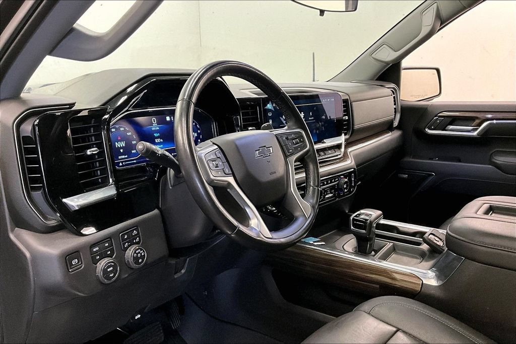 Used 2022 Chevrolet Silverado 1500 LT Trail Boss w/ LT Trail Boss Premium Package AWD/4WD image 13