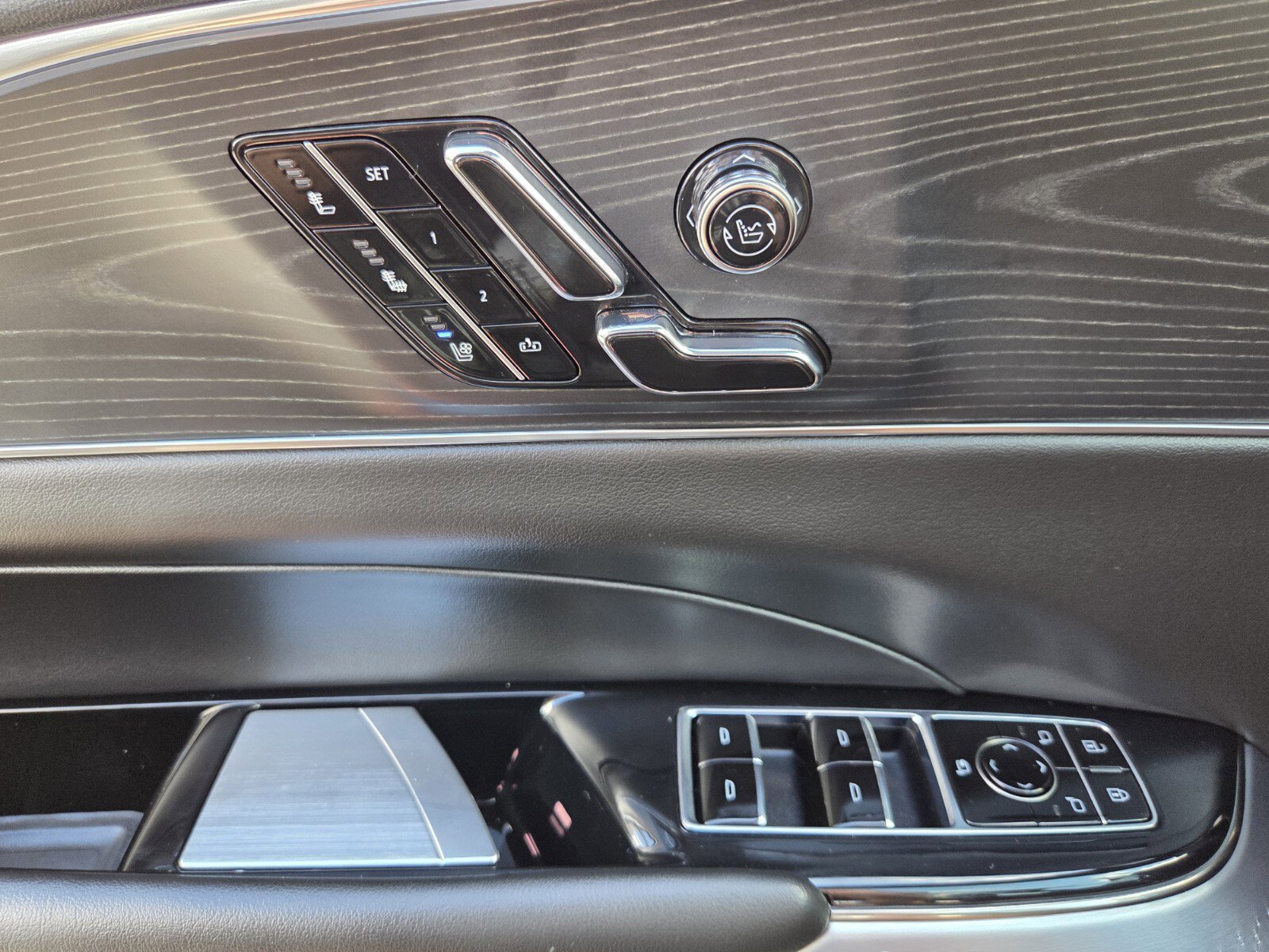 Used 2024 Cadillac Lyriq Sport image 14