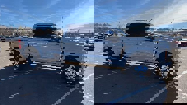 Used 2025 Ford F450 Platinum w/ Platinum Plus Package image 2