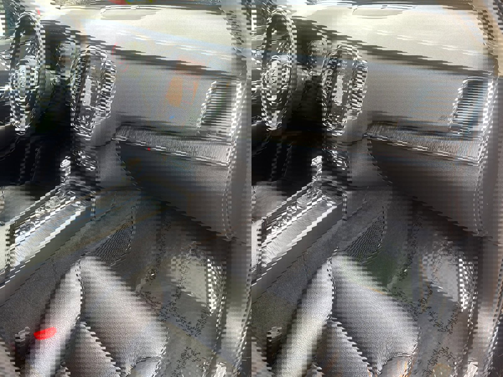 Used 2020 Volvo XC90 T6 Momentum w/ Protection Package Premier image 11