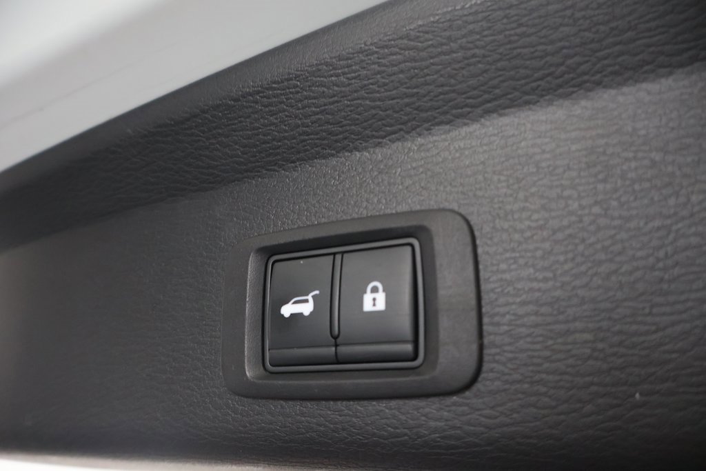 Used 2022 Mitsubishi Outlander SE image 16