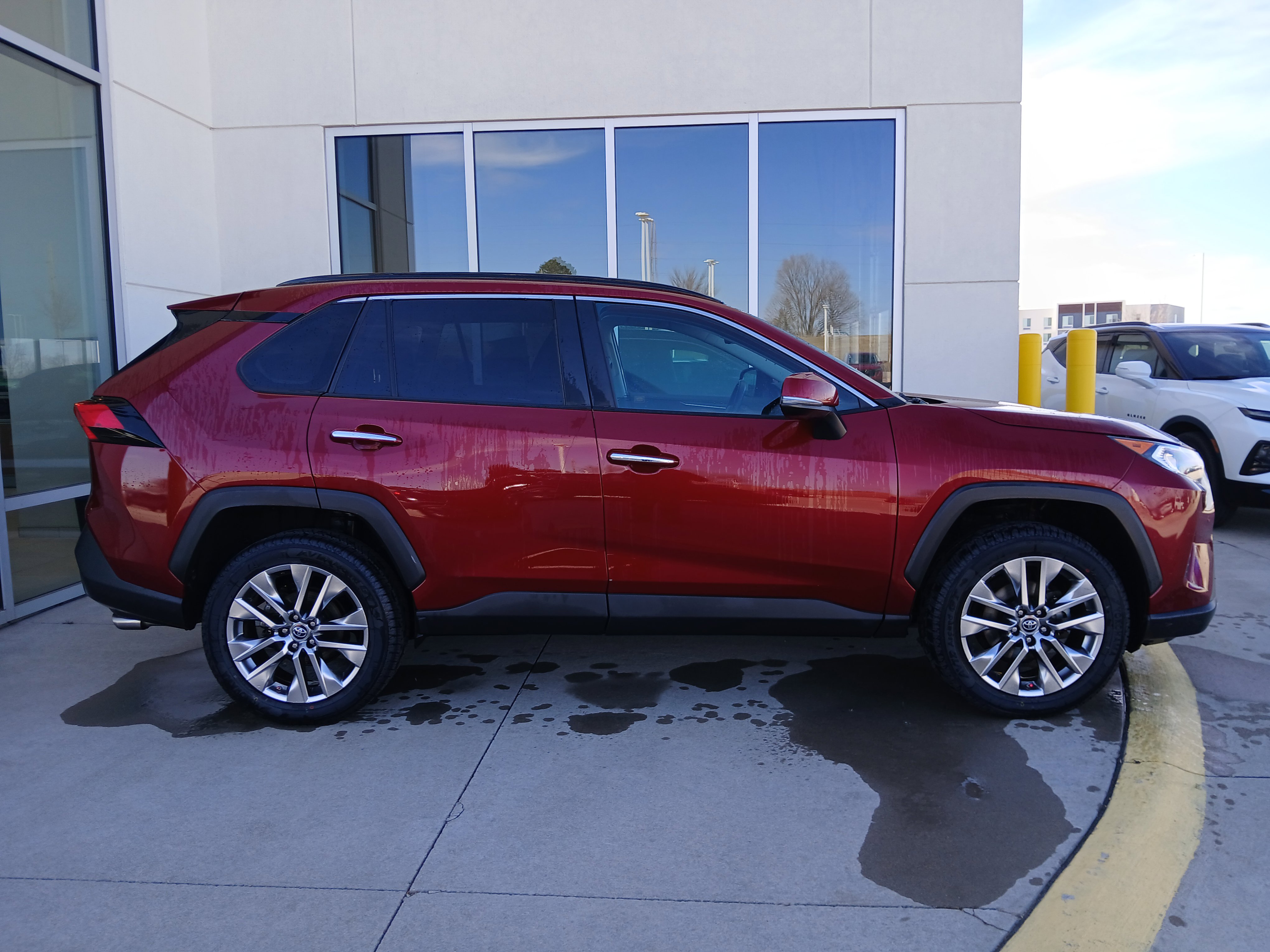 Used 2019 Toyota RAV4 Limited w/ Cold Weather Package AWD/4WD image 6