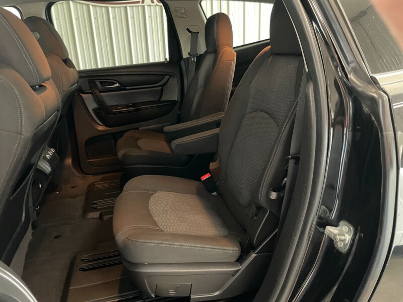 Used 2016 Chevrolet Traverse LT w/ Style and Technology Package FWD image 16