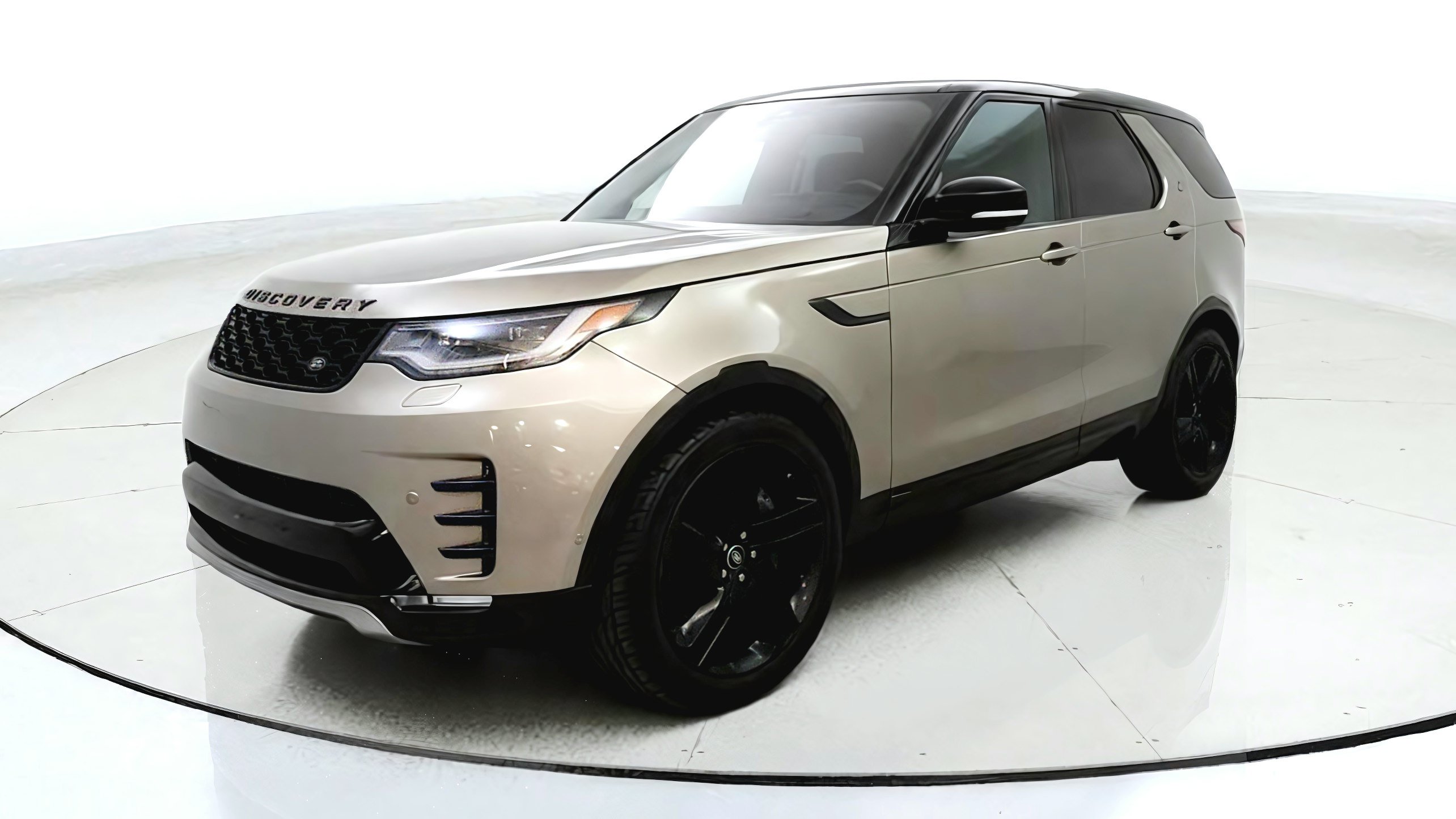 Used 2021 Land Rover Discovery HSE R-Dynamic AWD/4WD image 3