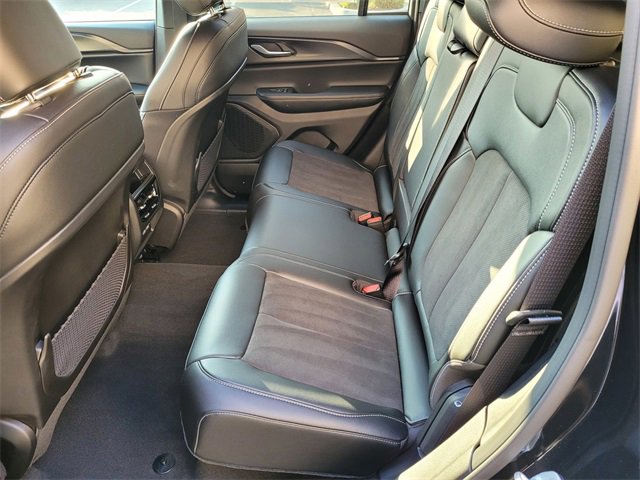 Used 2025 Jeep Grand Cherokee Altitude image 9