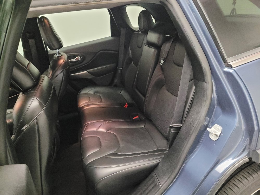 Used 2019 Jeep Cherokee Limited image 18