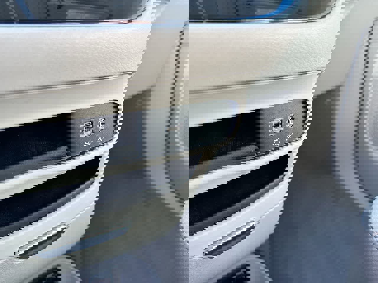 Used 2018 Chrysler Pacifica Touring-L image 34