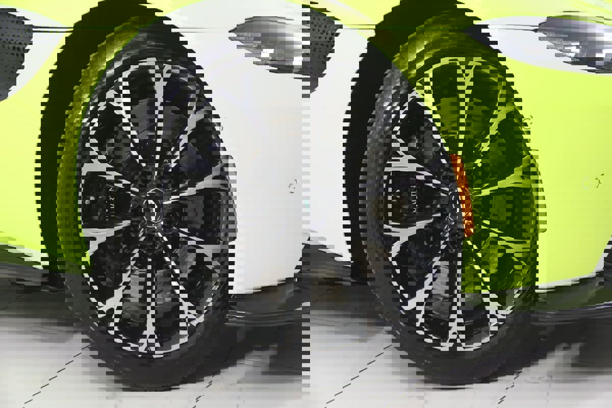 Used 2019 Aston Martin V8 Vantage Coupe RWD image 17