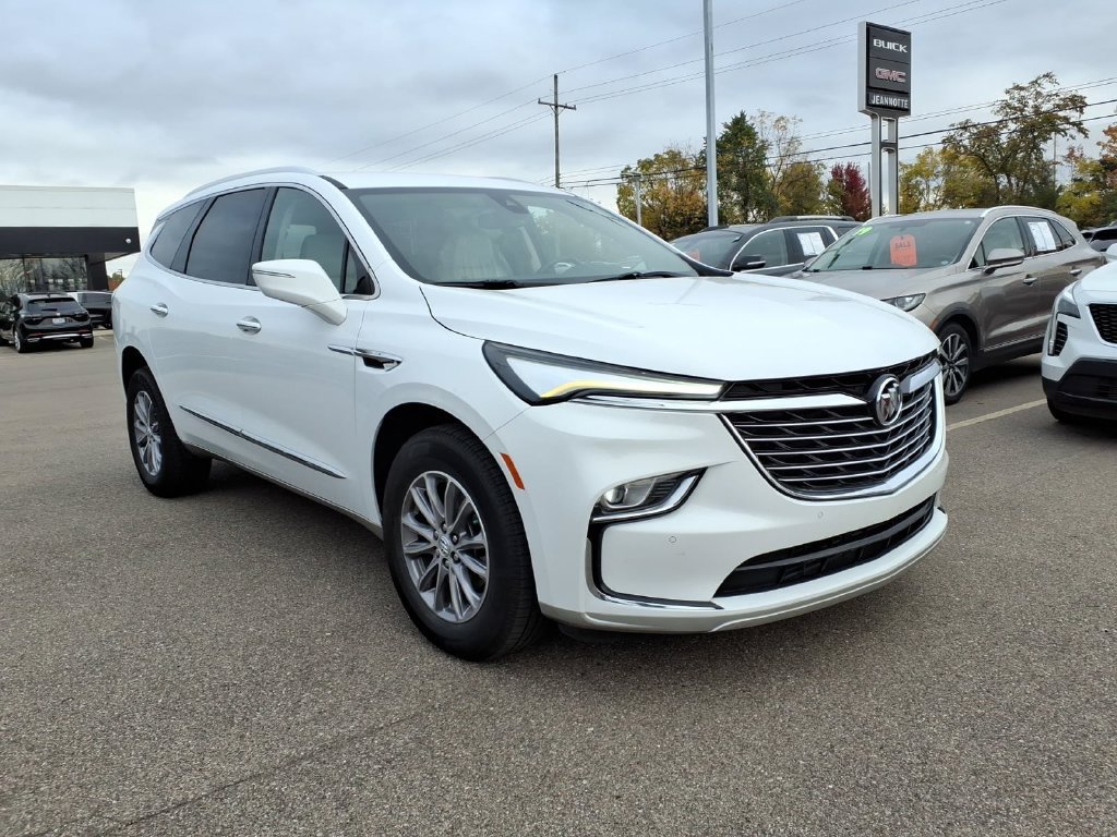 Certified 2023 Buick Enclave Essence AWD/4WD image 3