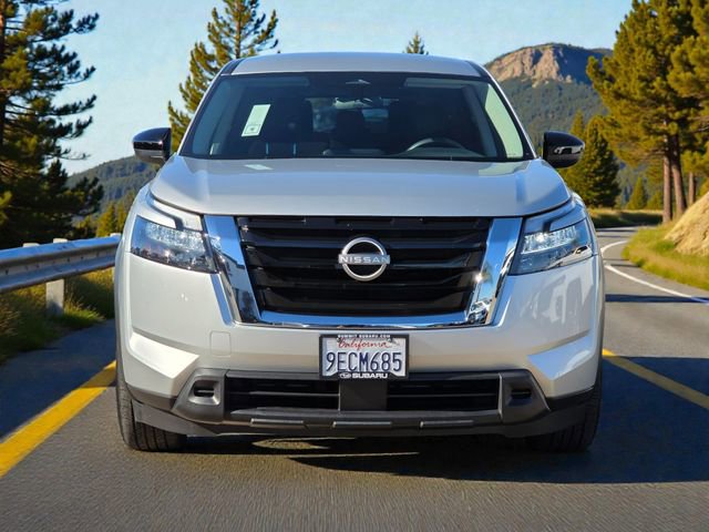 Used 2023 Nissan Pathfinder S image 3