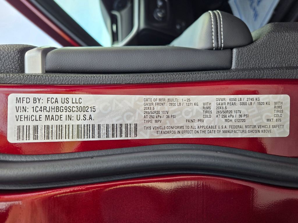 Used 2025 Jeep Grand Cherokee Limited w/ Black Appearance Package image 35