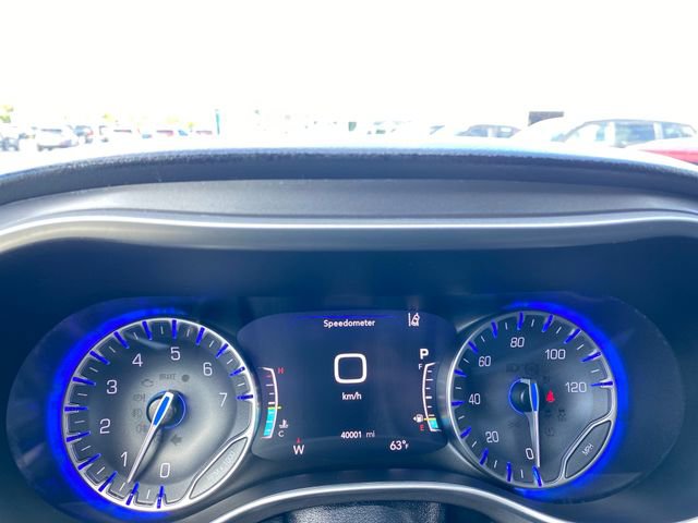 Used 2024 Chrysler Pacifica Touring-L image 26