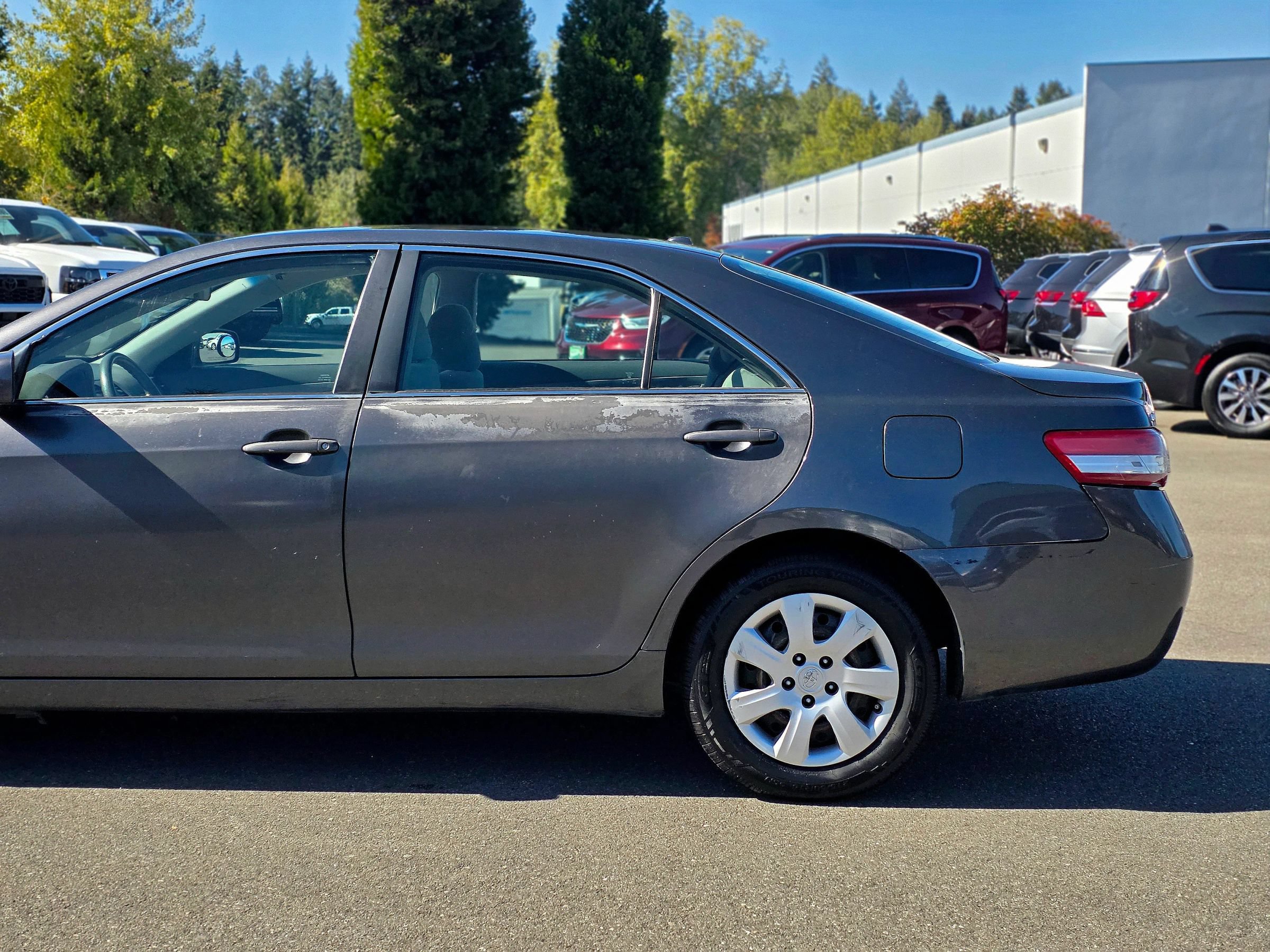 Used 2010 Toyota Camry LE FWD image 5