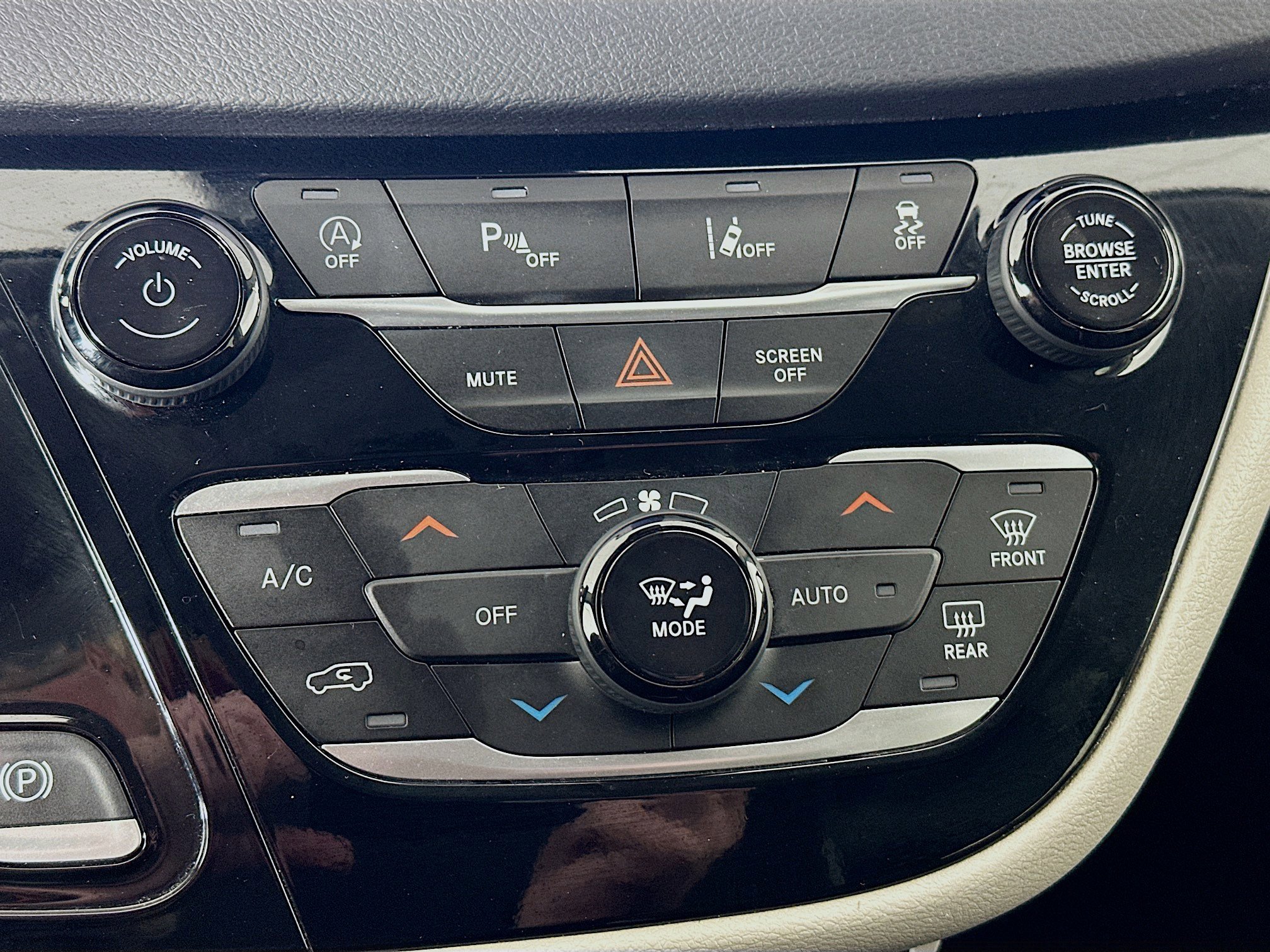 Used 2024 Chrysler Pacifica Touring-L image 23