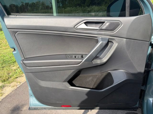 Used 2020 Volkswagen Tiguan SE FWD image 23