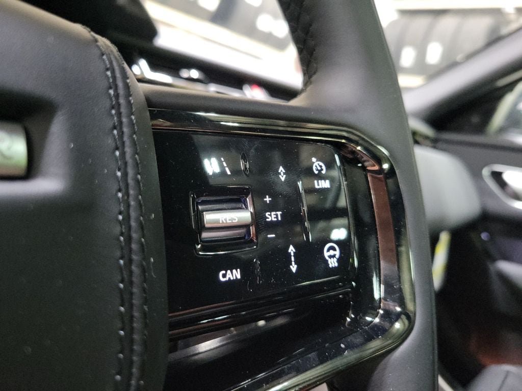 New 2026 Land Rover Range Rover Velar Dynamic SE AWD/4WD image 16