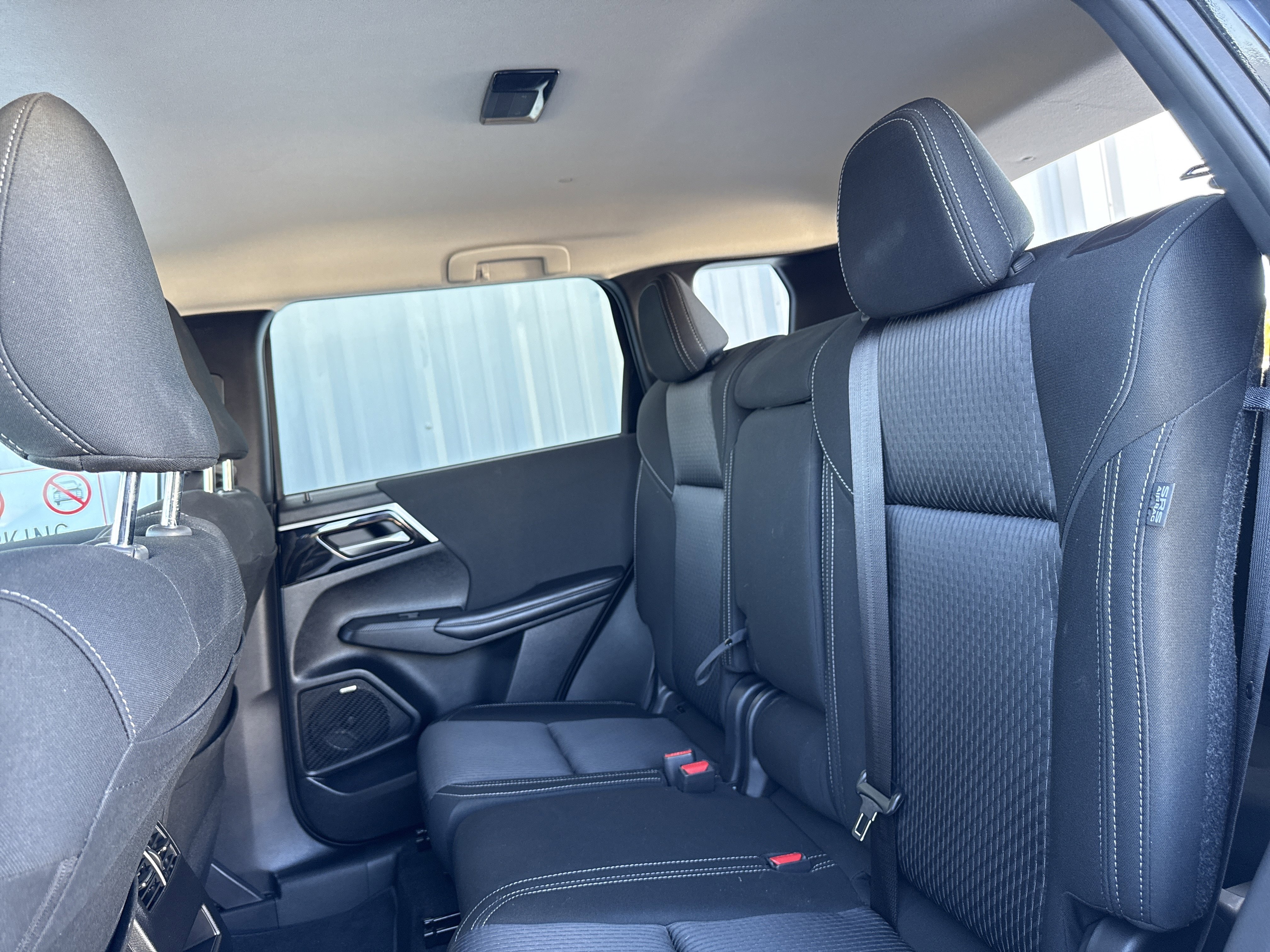 Used 2025 Mitsubishi Outlander ES image 27