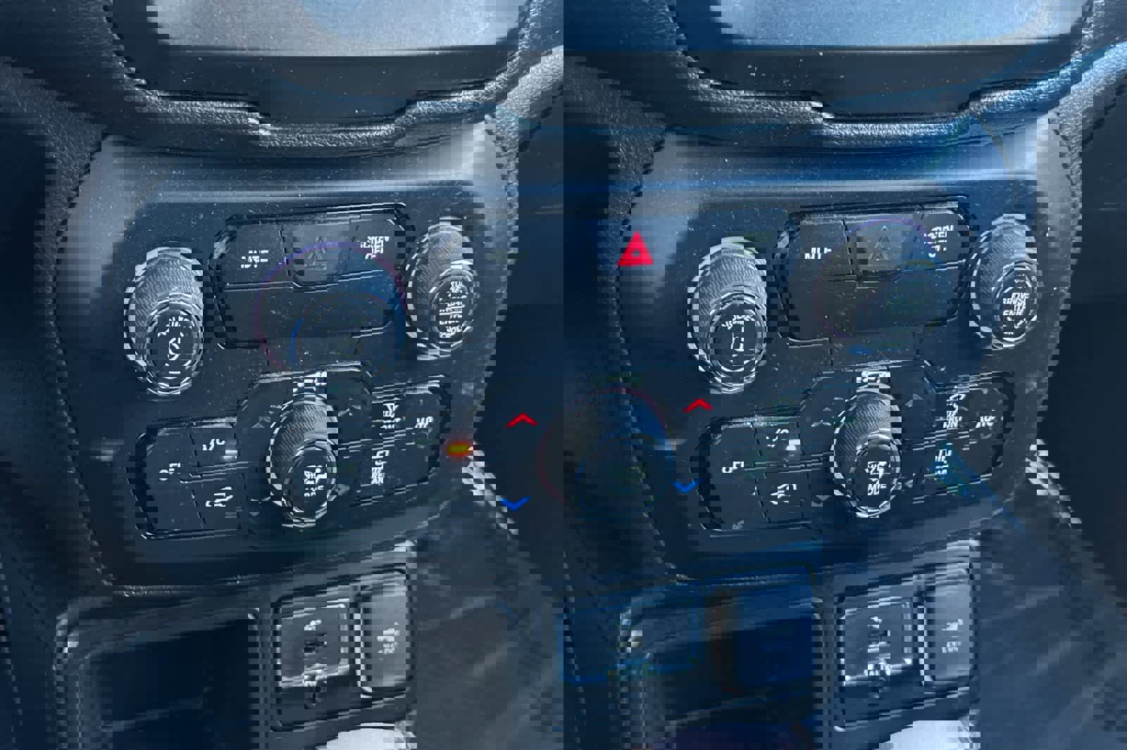 Used 2020 Jeep Renegade Altitude image 22