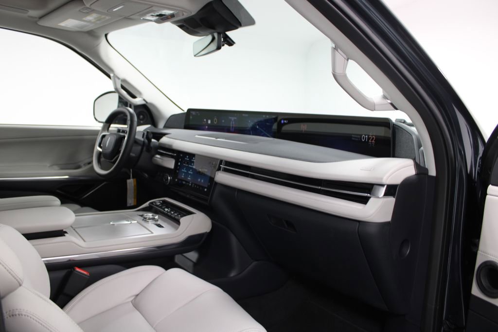 New 2026 Lincoln Navigator Reserve AWD/4WD image 31