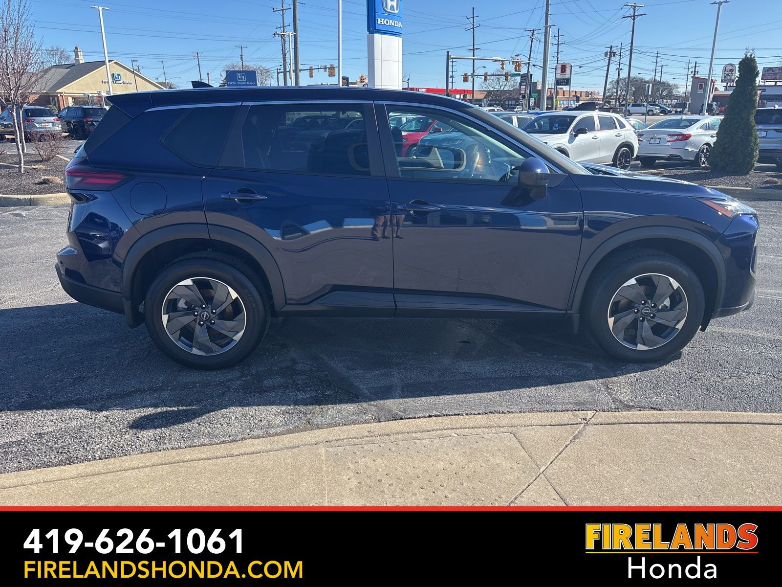 Used 2025 Nissan Rogue SV image 5