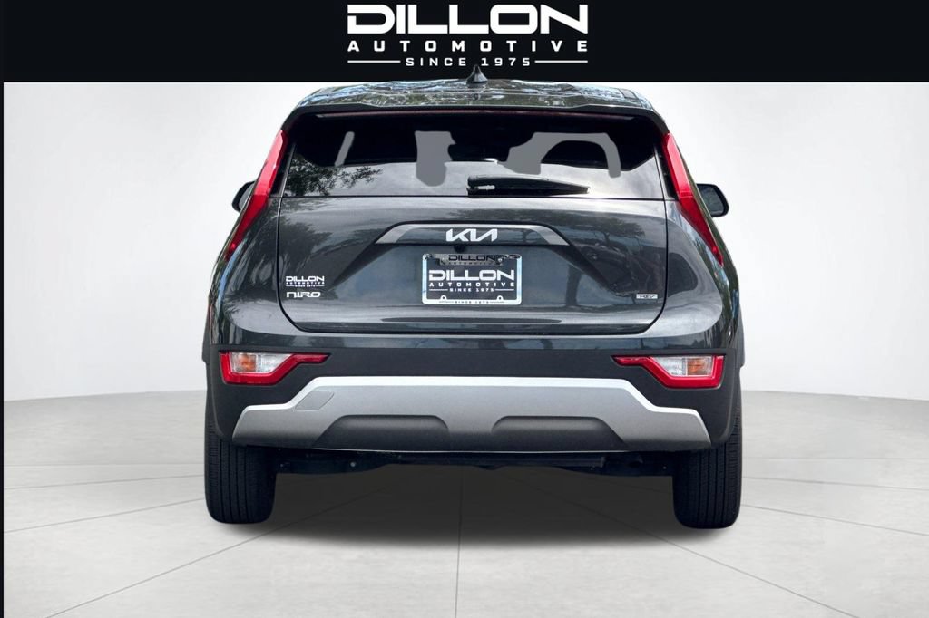 Used 2024 Kia Niro LX FWD image 5