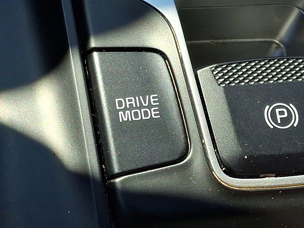 Used 2024 Kia Carnival LX FWD image 24
