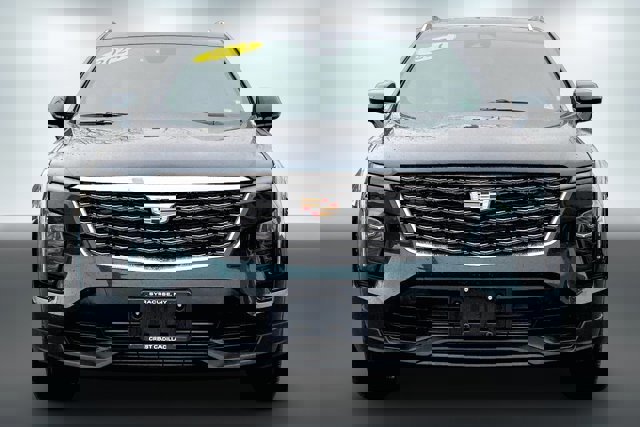 Used 2024 Cadillac XT4 Luxury w/ Cold Weather Package image 2