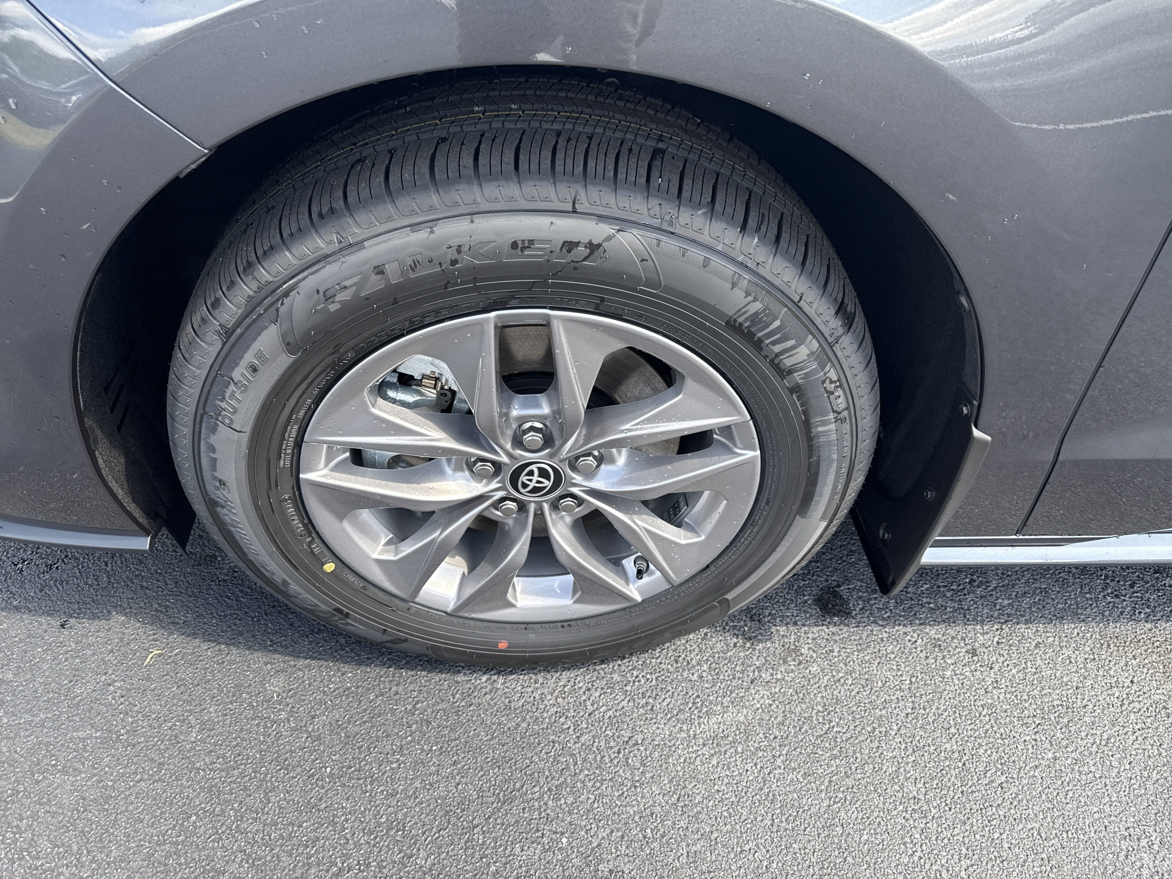 New 2025 Toyota Sienna XLE w/ XLE Plus Package FWD image 9