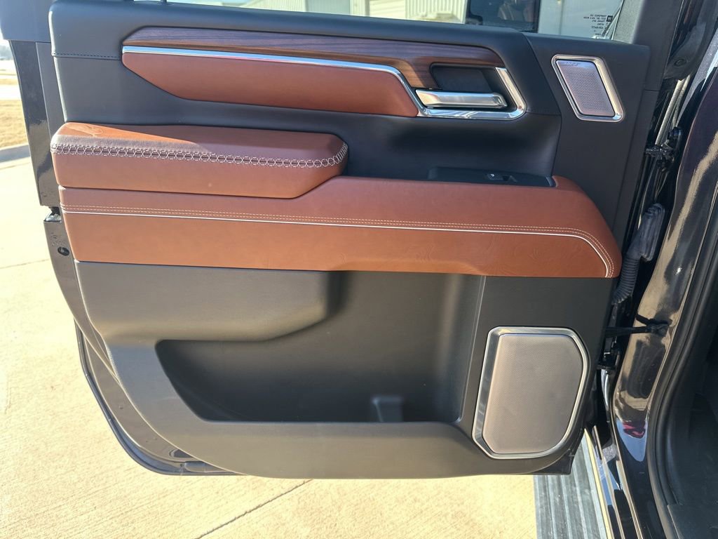 Used 2024 GMC Sierra 3500 Denali Ultimate image 32