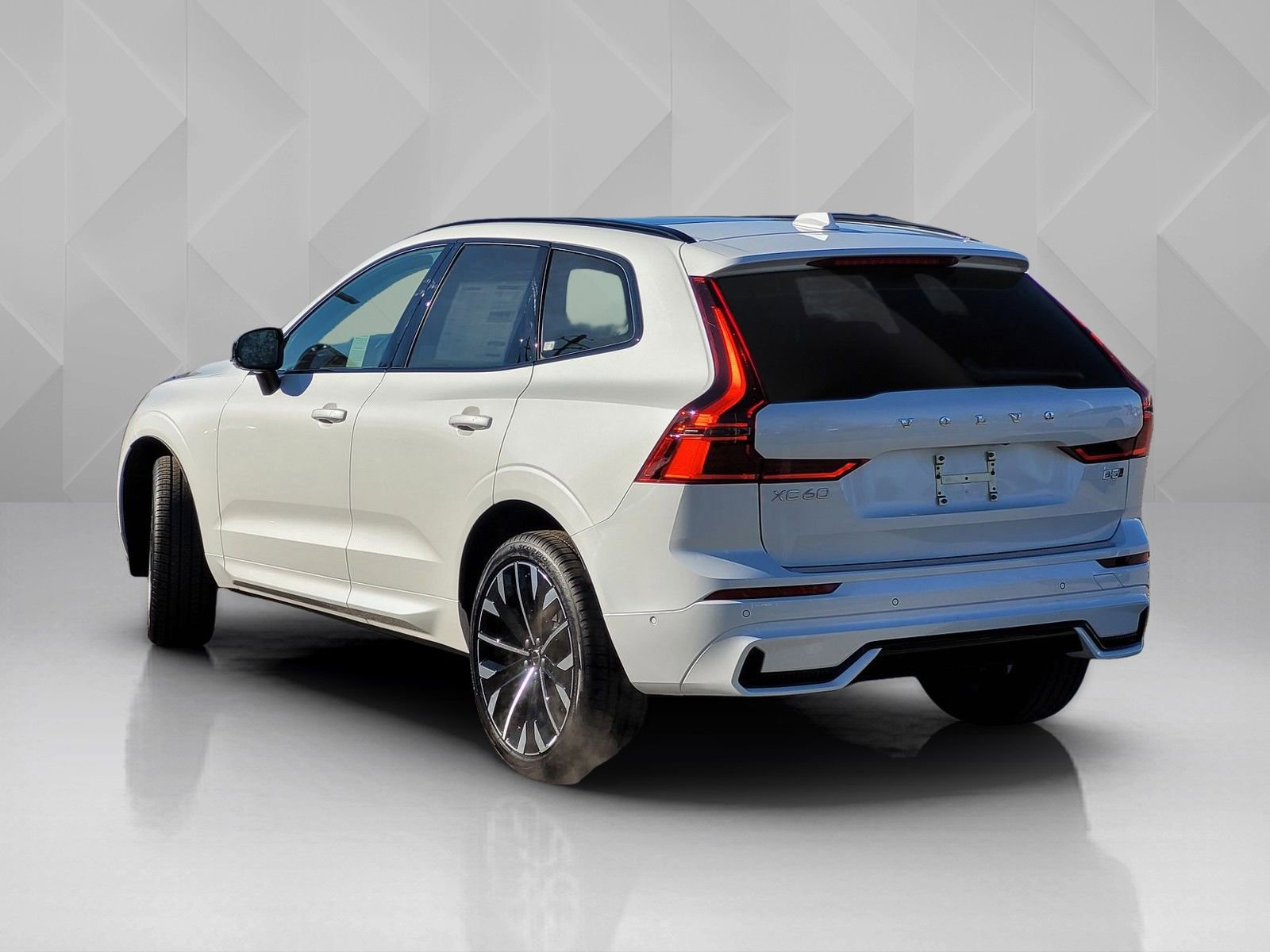 New 2026 Volvo XC60 B5 Ultra w/ Climate Package image 4