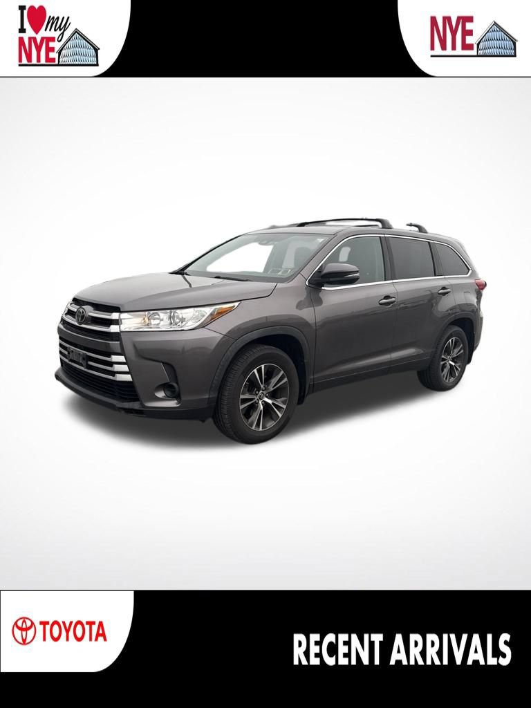 Used 2019 Toyota Highlander LE AWD/4WD image 1