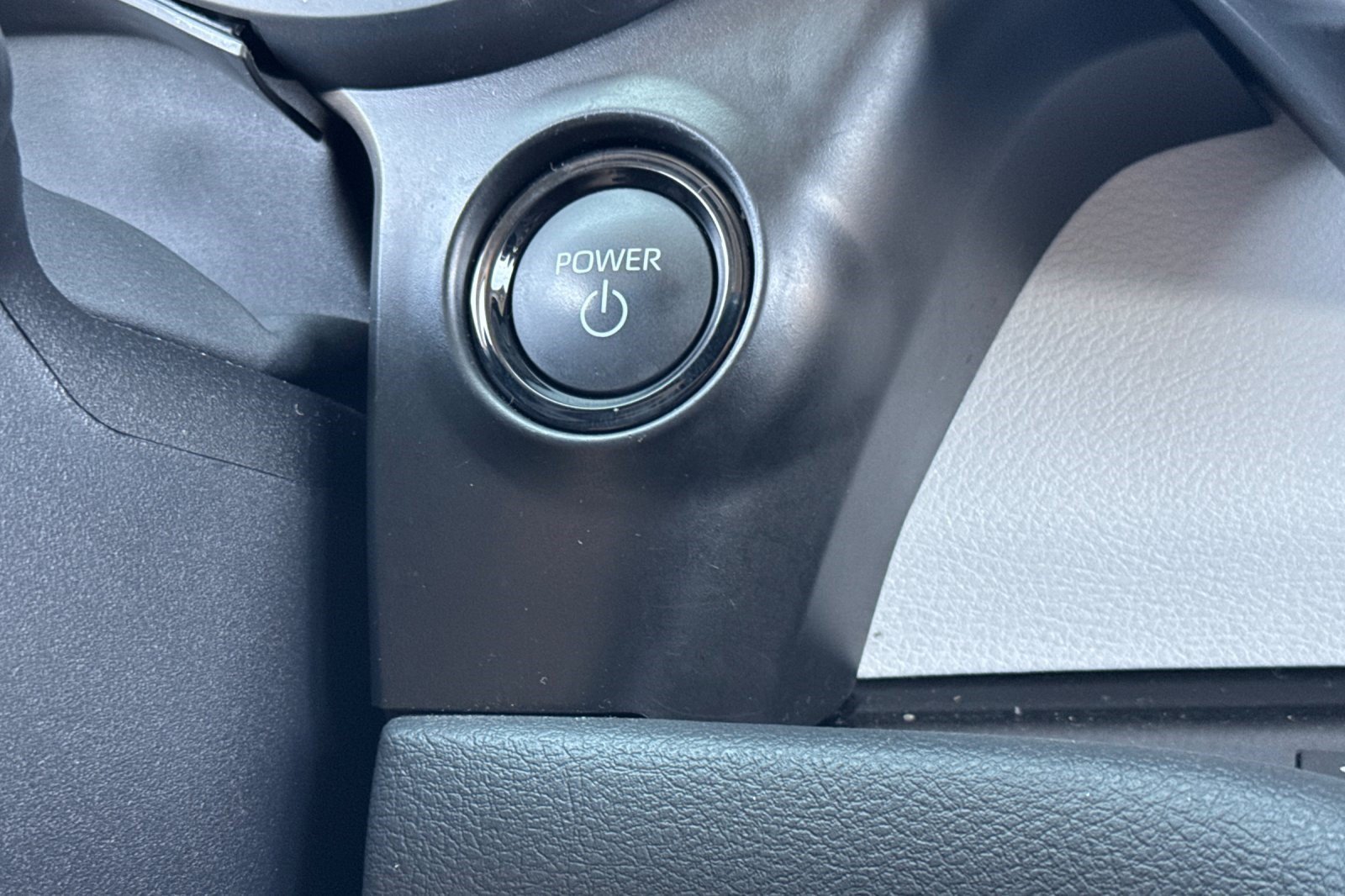 Used 2025 Toyota Sienna XLE FWD image 19