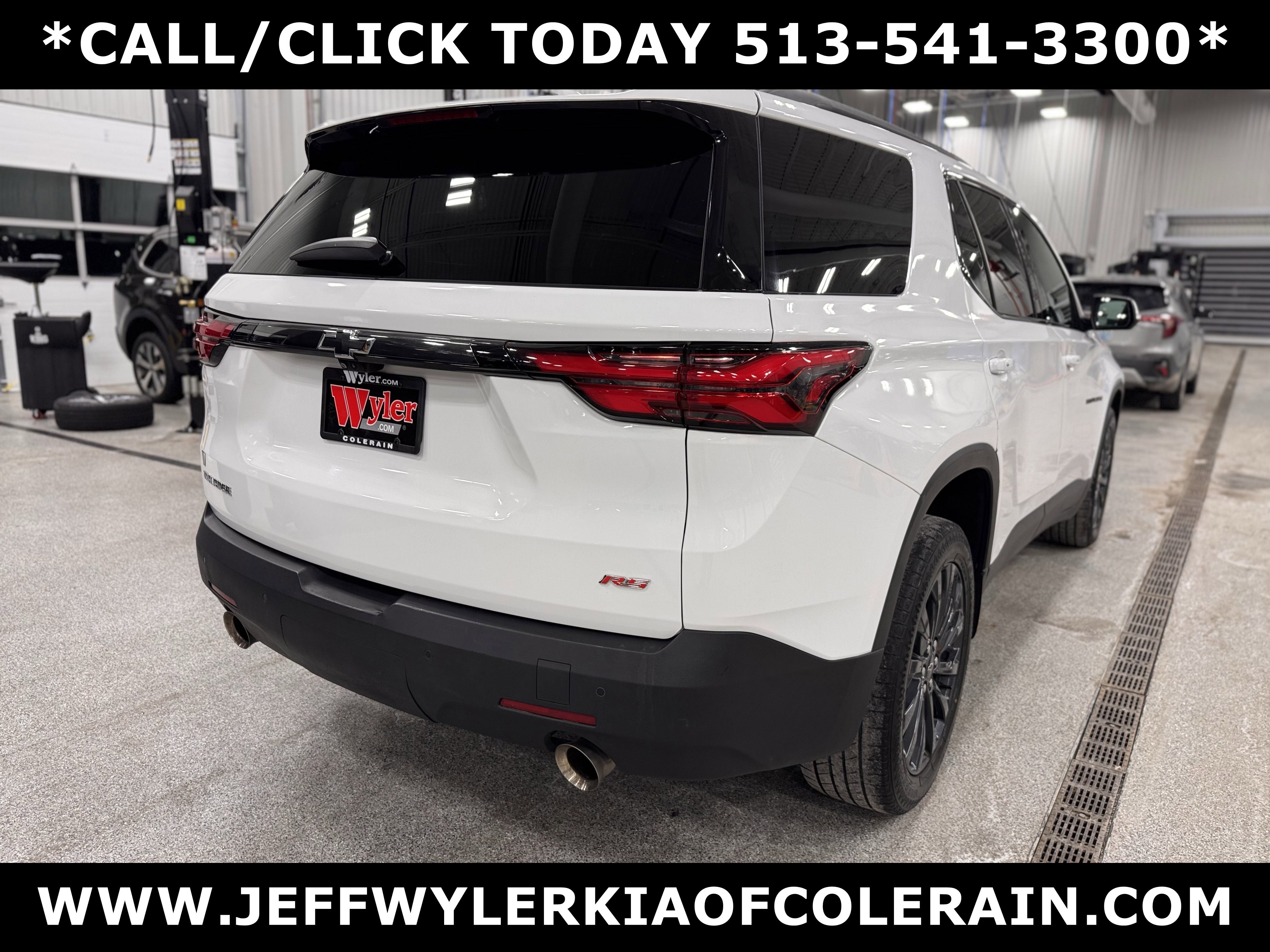 Used 2022 Chevrolet Traverse RS image 3