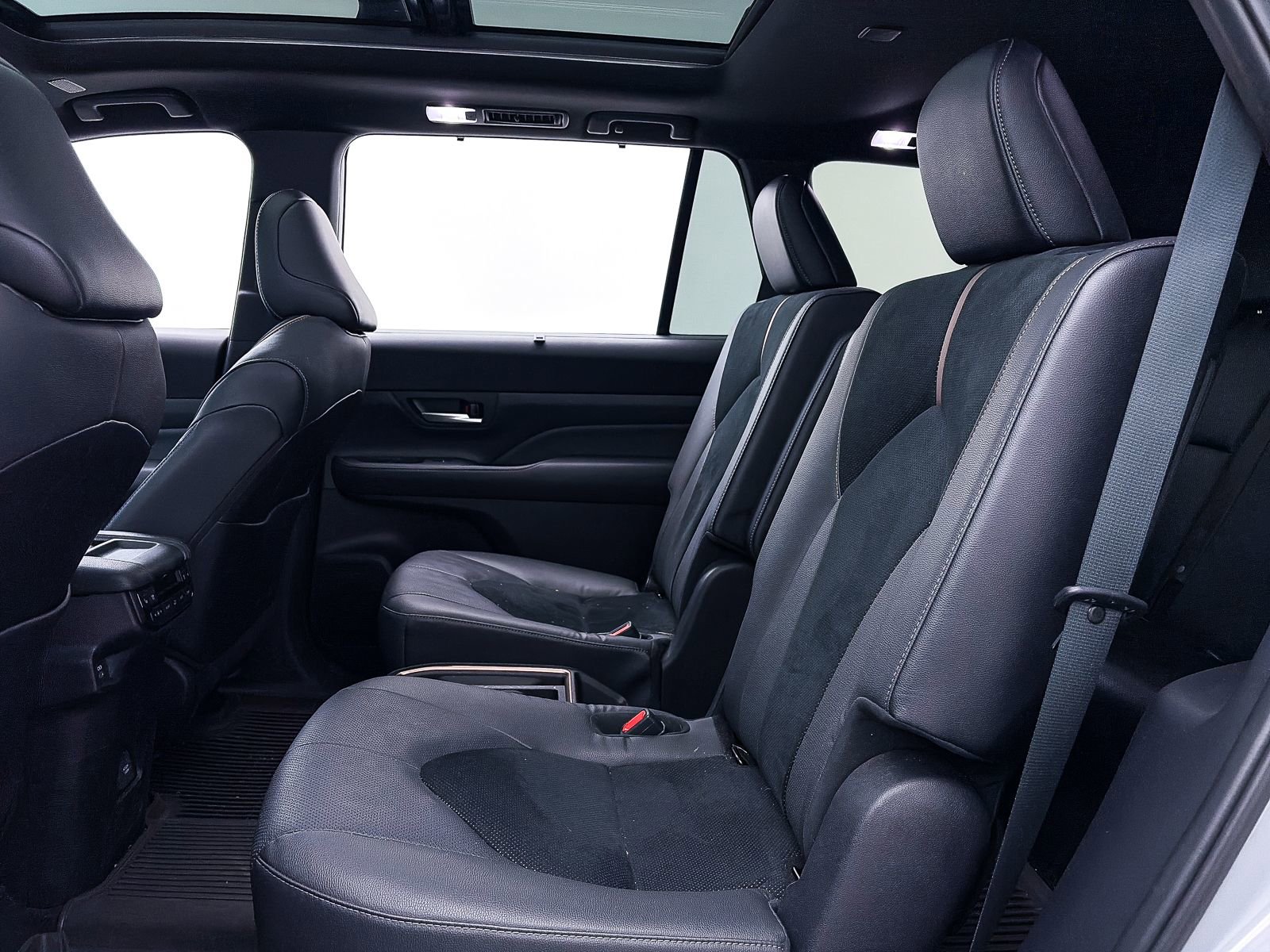 Used 2025 Toyota Grand Highlander AWD Hybrid image 39