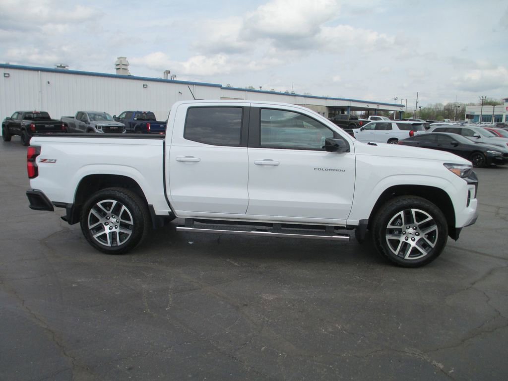 Used 2024 Chevrolet Colorado Z71 w/ Z71 Convenience Package 2 image 4