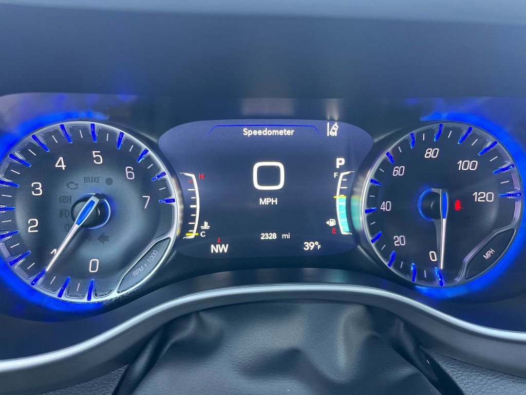 Used 2026 Chrysler Pacifica Select image 17