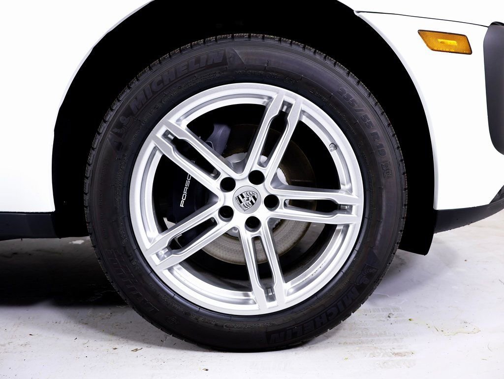 Certified 2025 Porsche Macan image 21