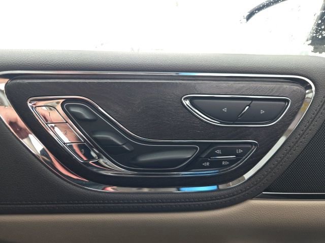 Used 2020 Lincoln Continental Reserve image 36