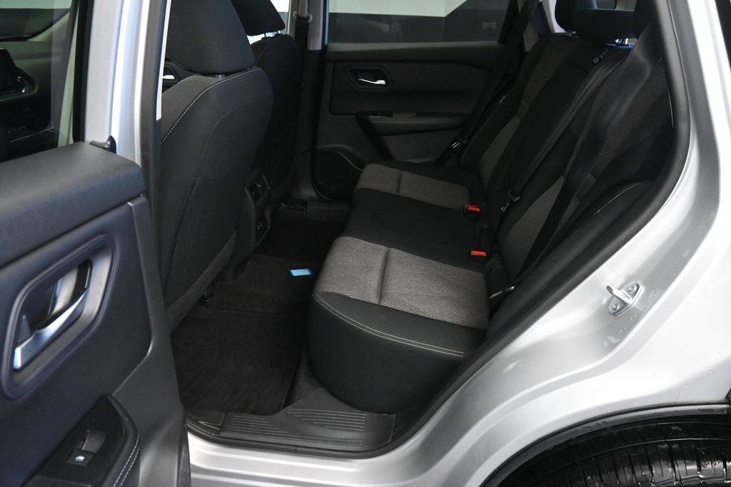 Used 2024 Nissan Rogue SV AWD/4WD image 14
