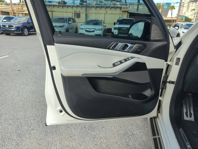 Used 2024 BMW X7 xDrive40i w/ M Sport Package AWD/4WD image 17