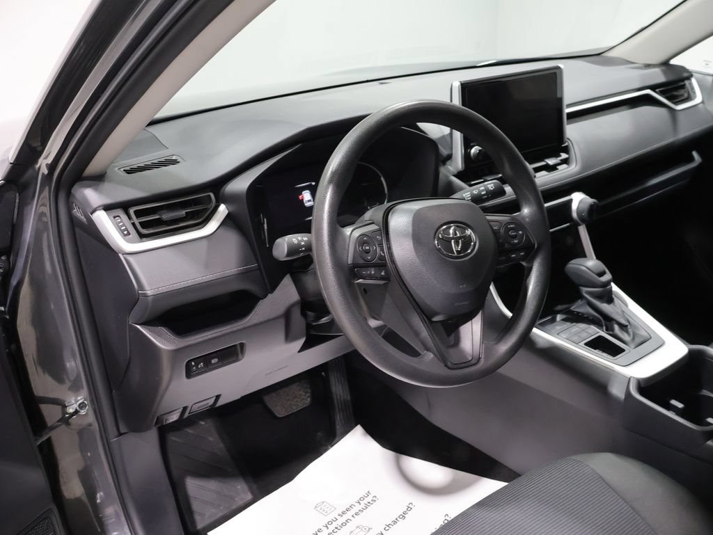 Used 2025 Toyota RAV4 LE AWD/4WD image 16