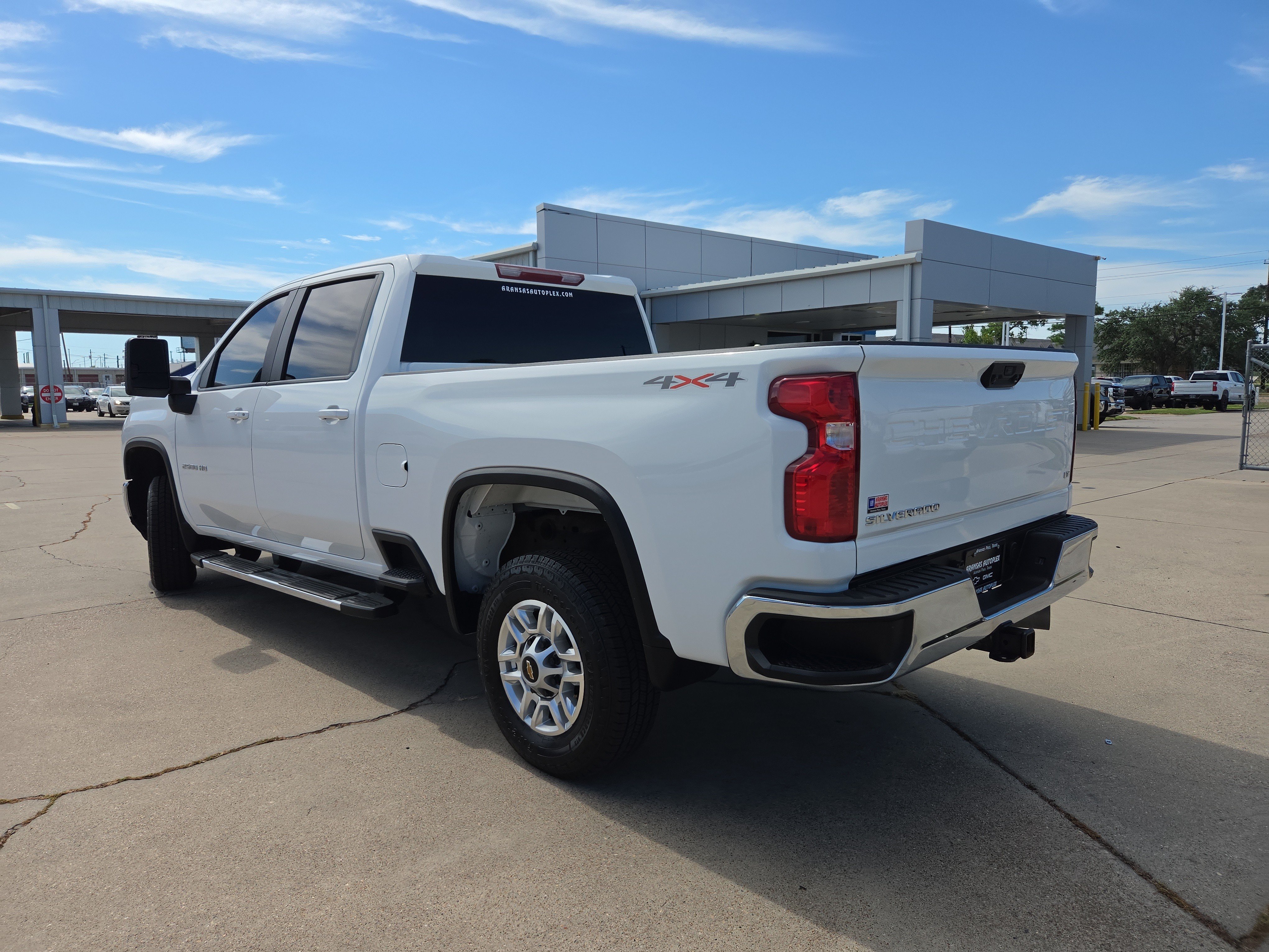 Used 2026 Chevrolet Silverado 2500 LT AWD/4WD image 3