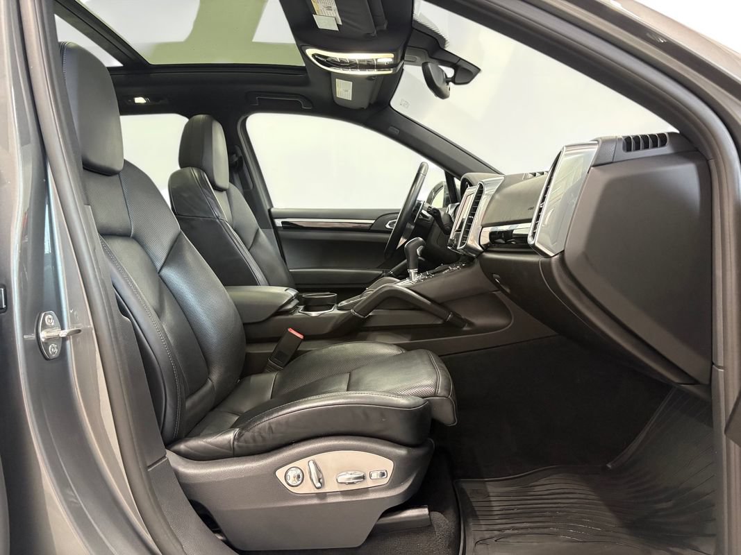 Used 2018 Porsche Cayenne AWD/4WD image 16