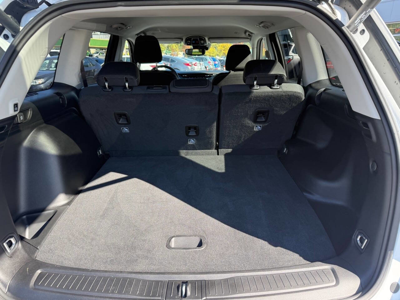 Used 2023 Jeep Grand Cherokee Laredo w/ Luxury Tech Group I image 9