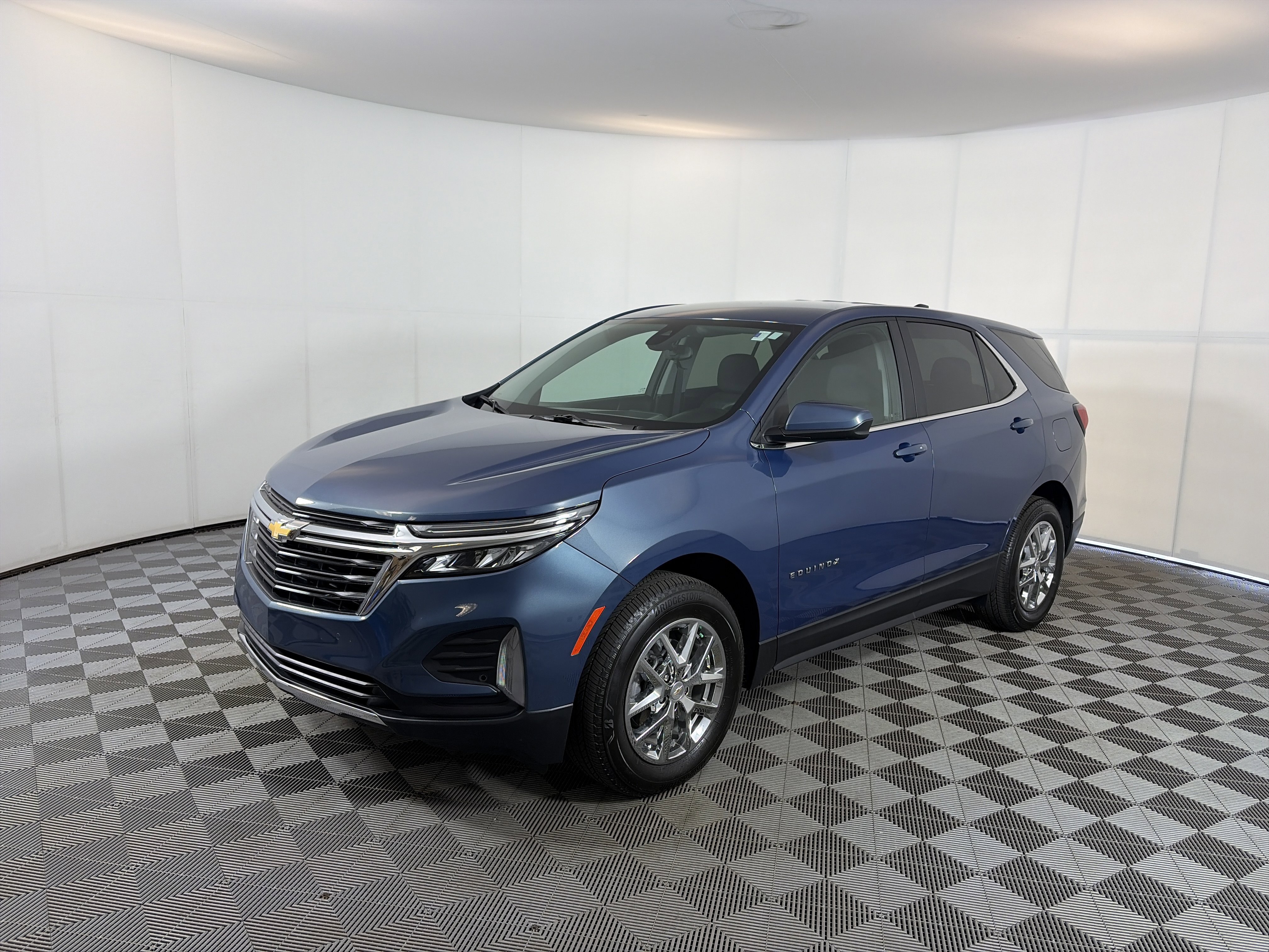 Certified 2024 Chevrolet Equinox LT AWD/4WD image 2