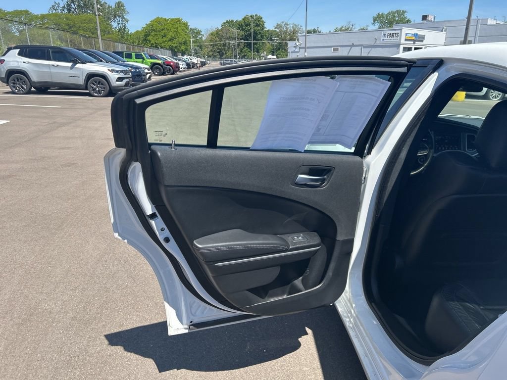 Used 2020 Dodge Charger SXT w/ Leather Interior Group RWD image 15