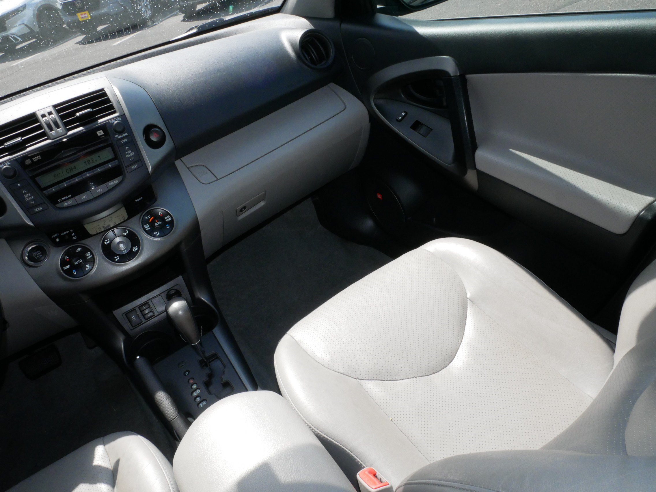 Used 2011 Toyota RAV4 Limited w/ Limited Extra Value Pkg AWD/4WD image 11